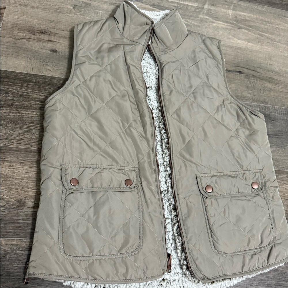 Quilted Tan Vest with Pockets